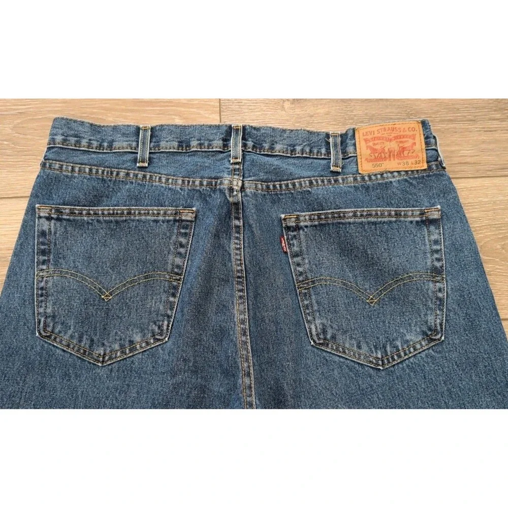 LEVI'S 550 MEN'S BLUE JEANS SIZE 38x32 STRAIGHT RELAXED MEDIUM WASH    EUC